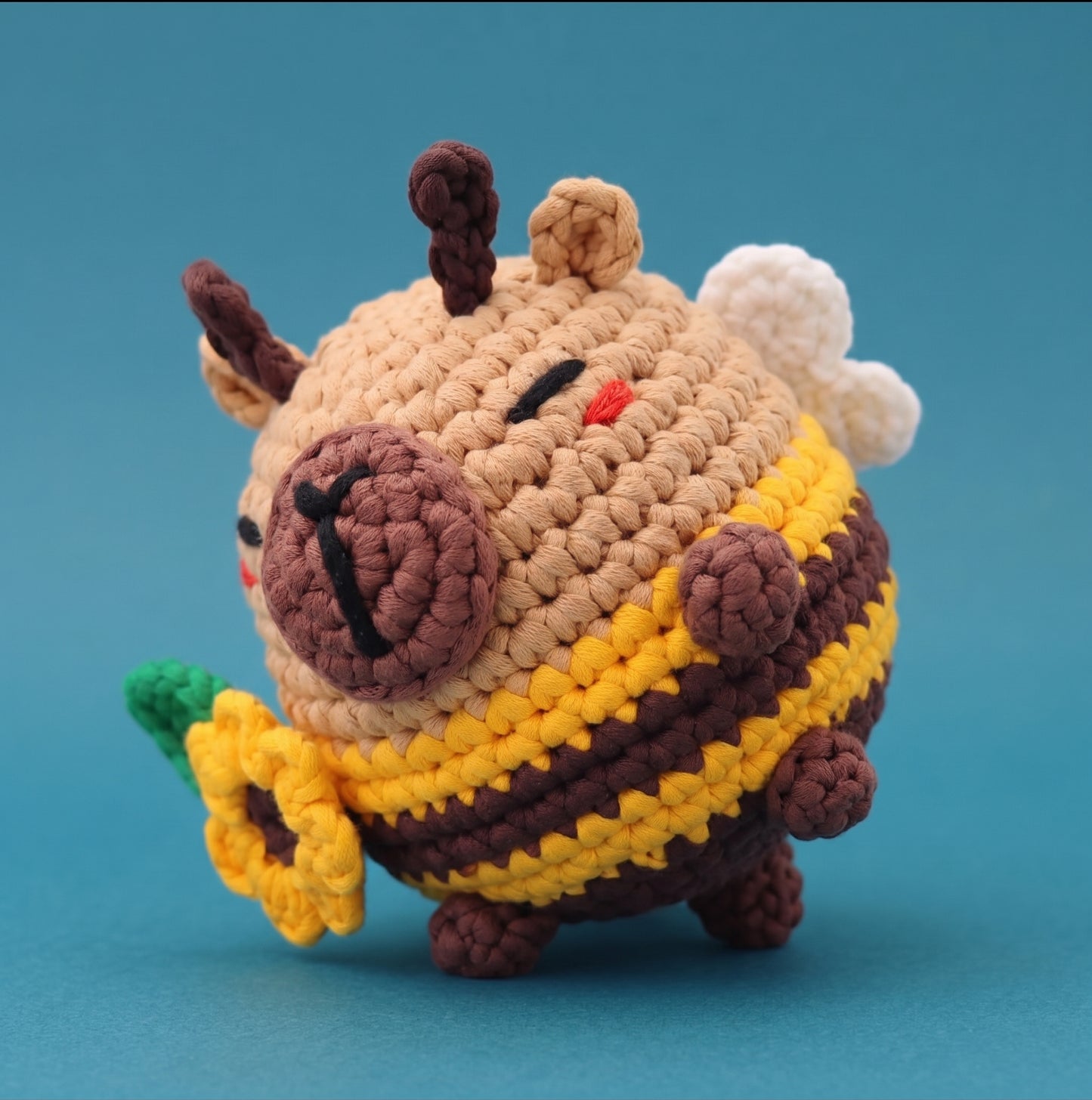 Lucy The Bee Capybara Crochet Kit - Golden Wool
